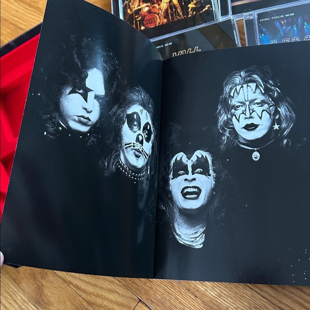 KISS CD Box Set The Definitive Collection
2001 - Picture 7 of 10